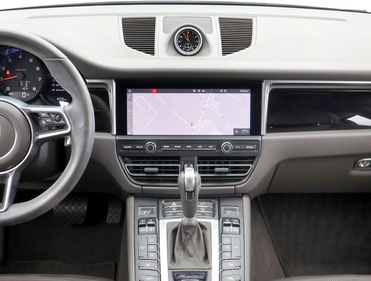 Porsche Macan Base 2021