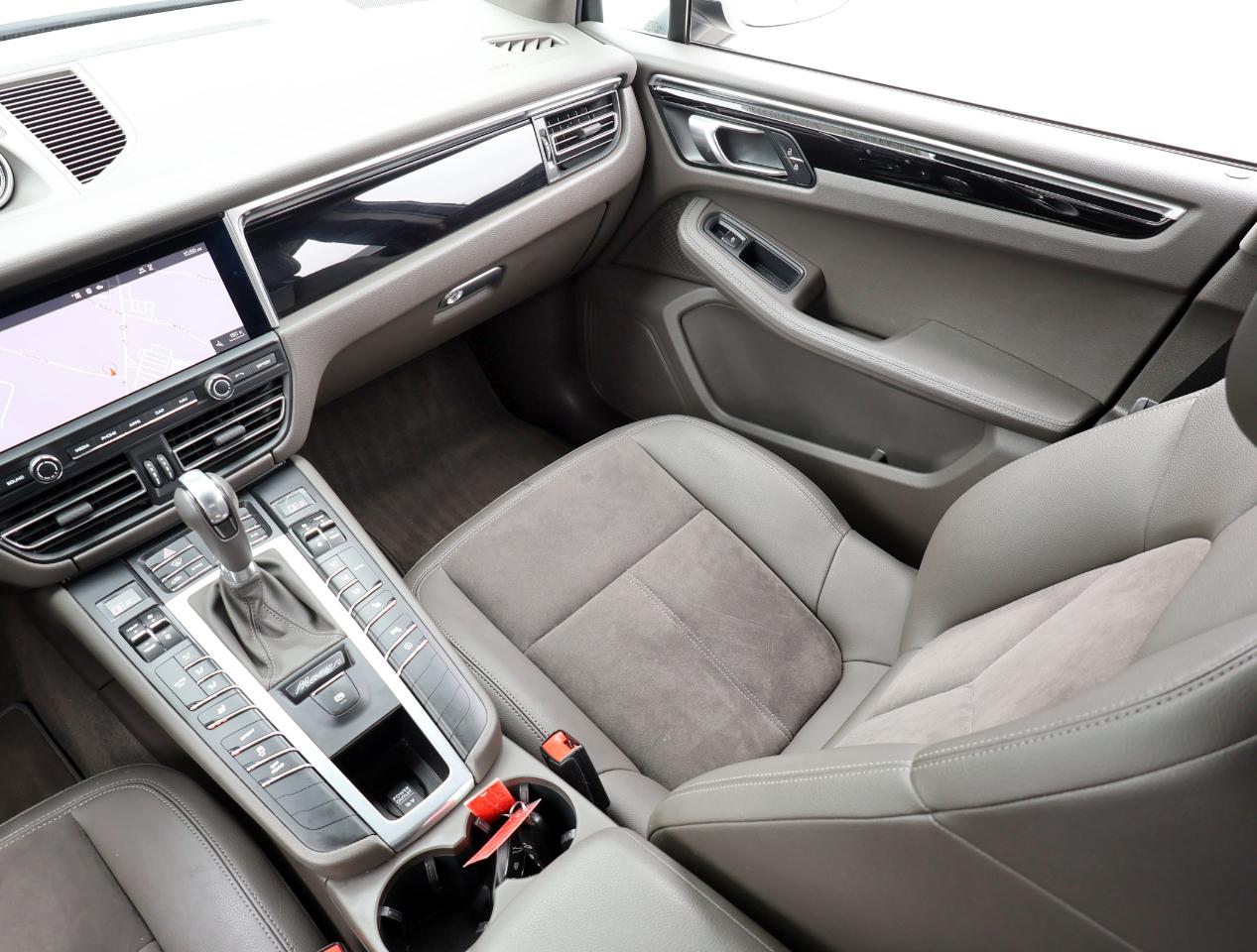 Porsche Macan Base 2021