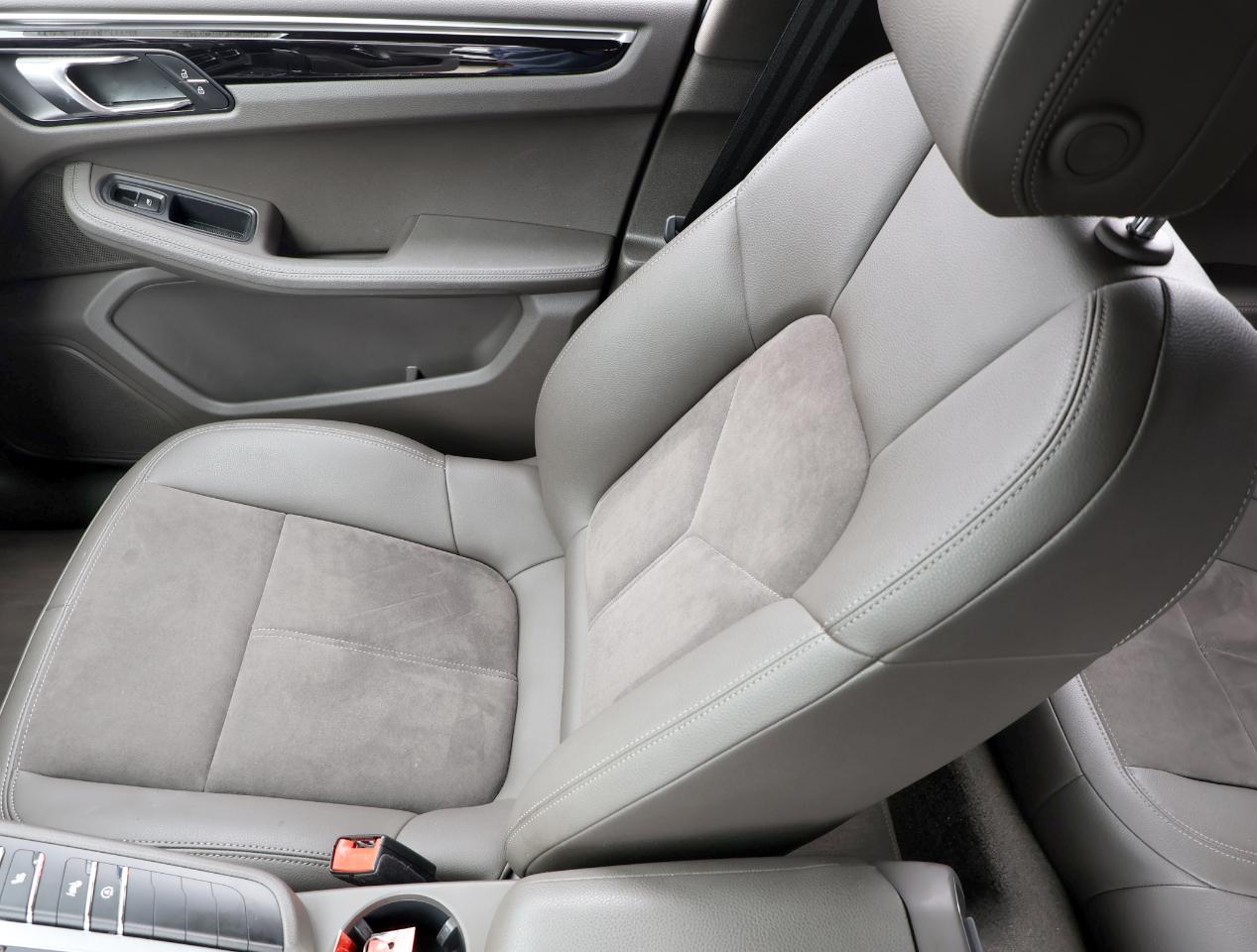 Porsche Macan Base 2021