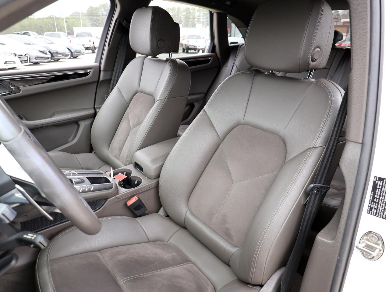 Porsche Macan Base 2021