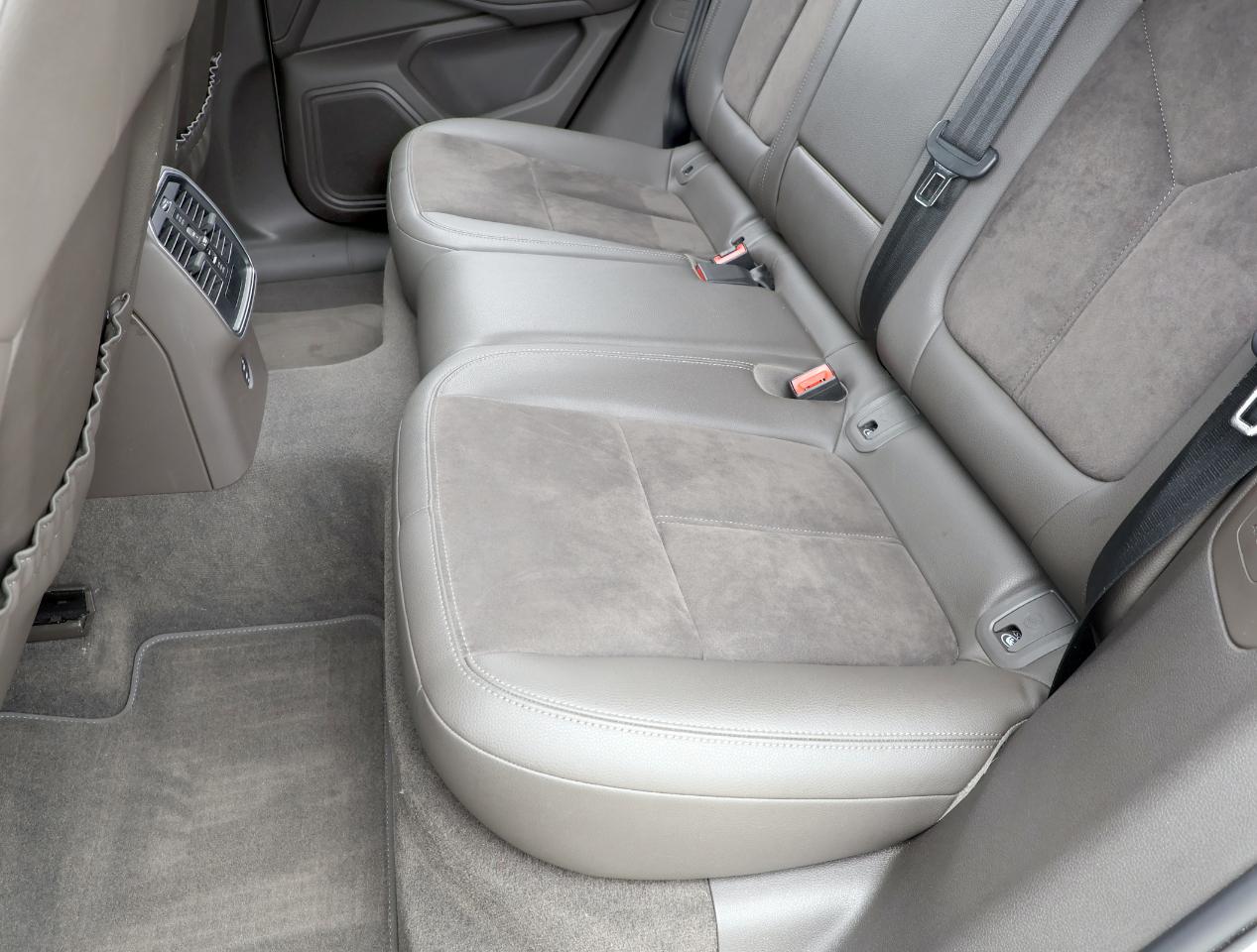 Porsche Macan Base 2021