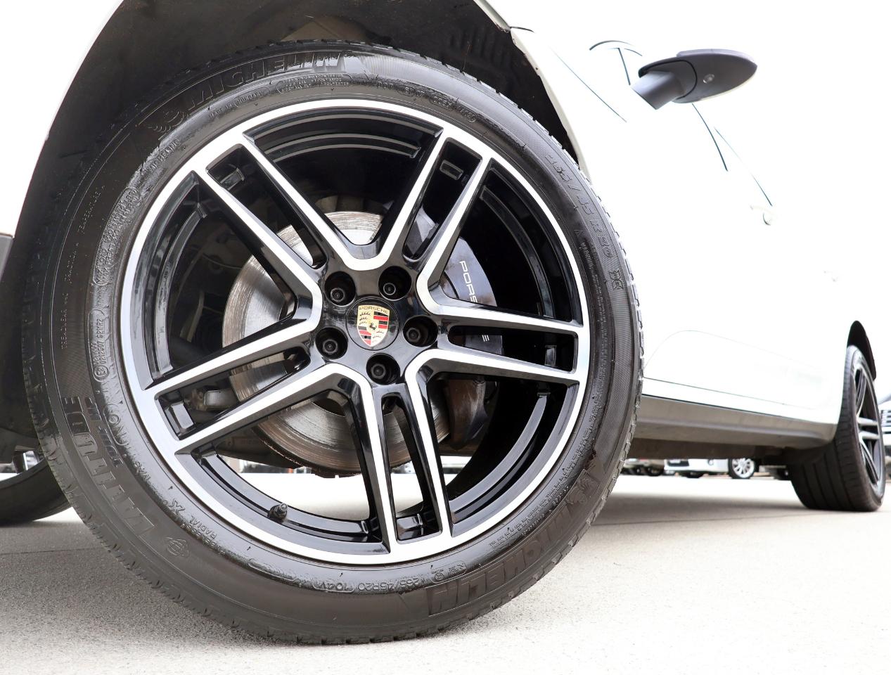 Porsche Macan Base 2021