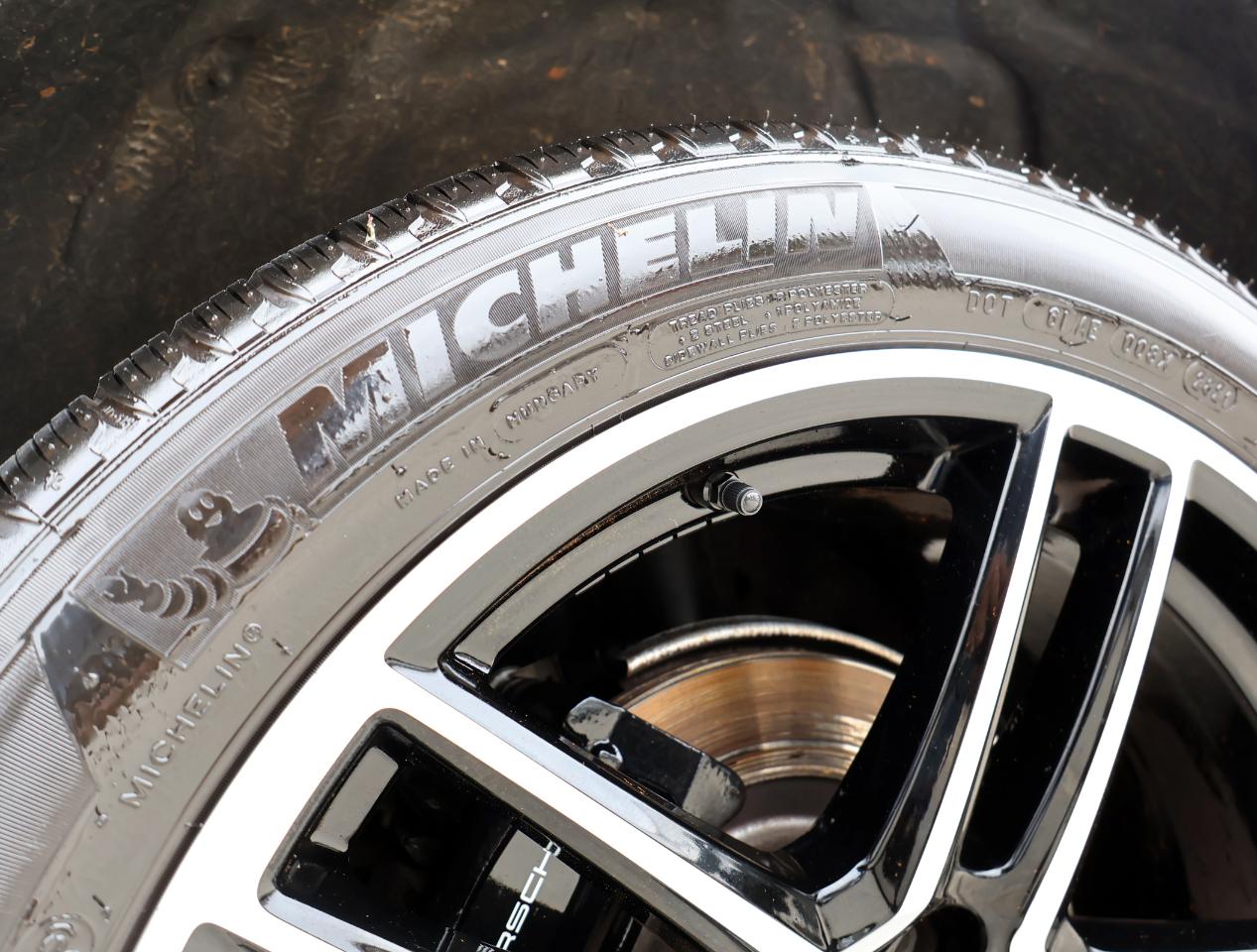 Porsche Macan Base 2021