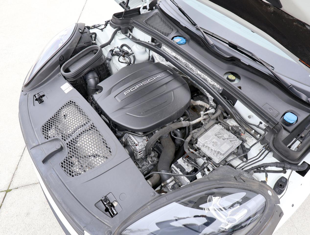 Porsche Macan Base 2021