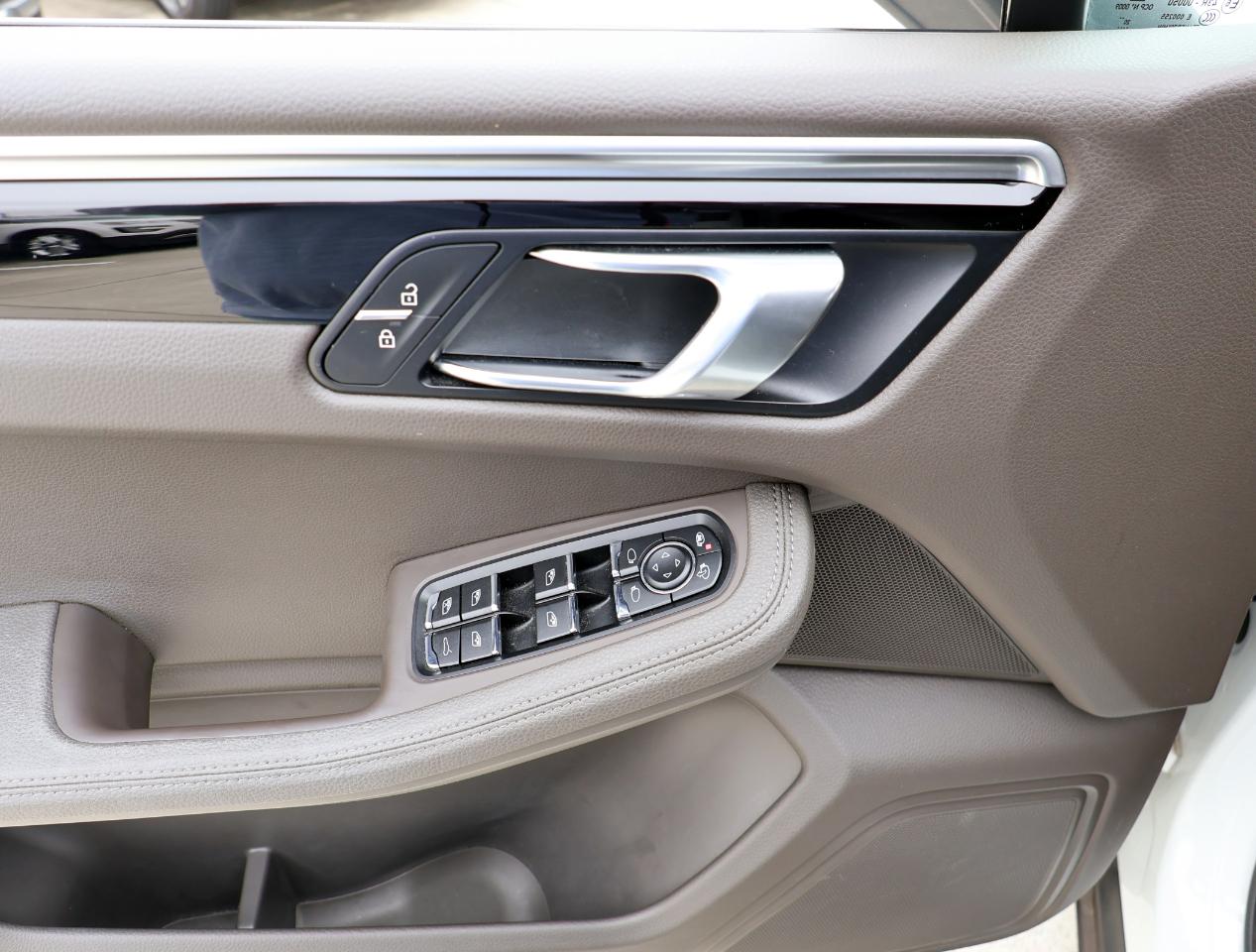 Porsche Macan Base 2021