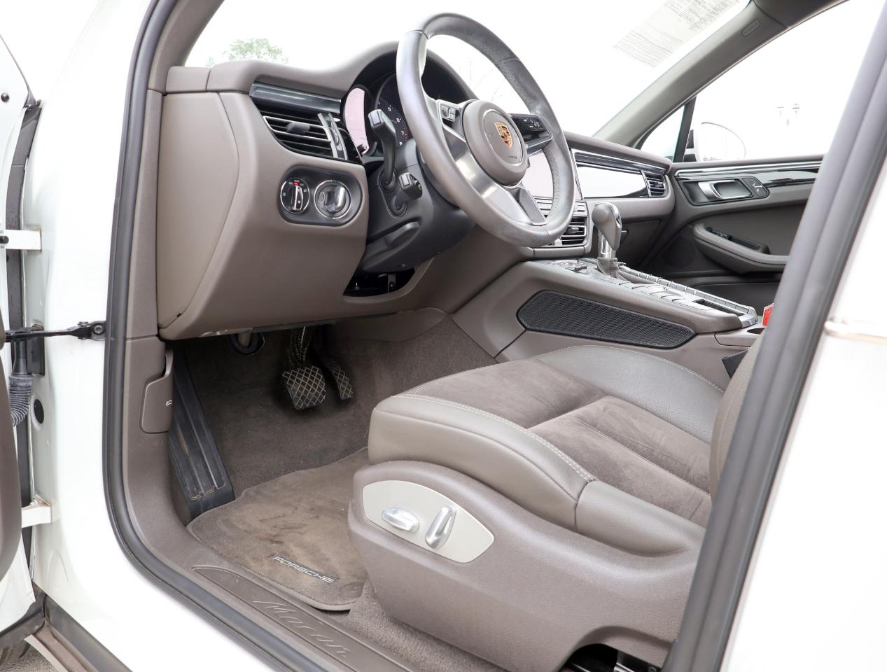 Porsche Macan Base 2021