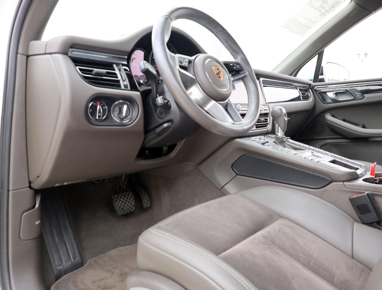 Porsche Macan Base 2021