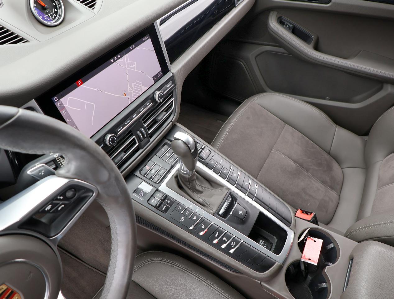 Porsche Macan Base 2021