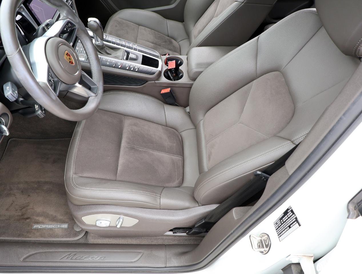 Porsche Macan Base 2021