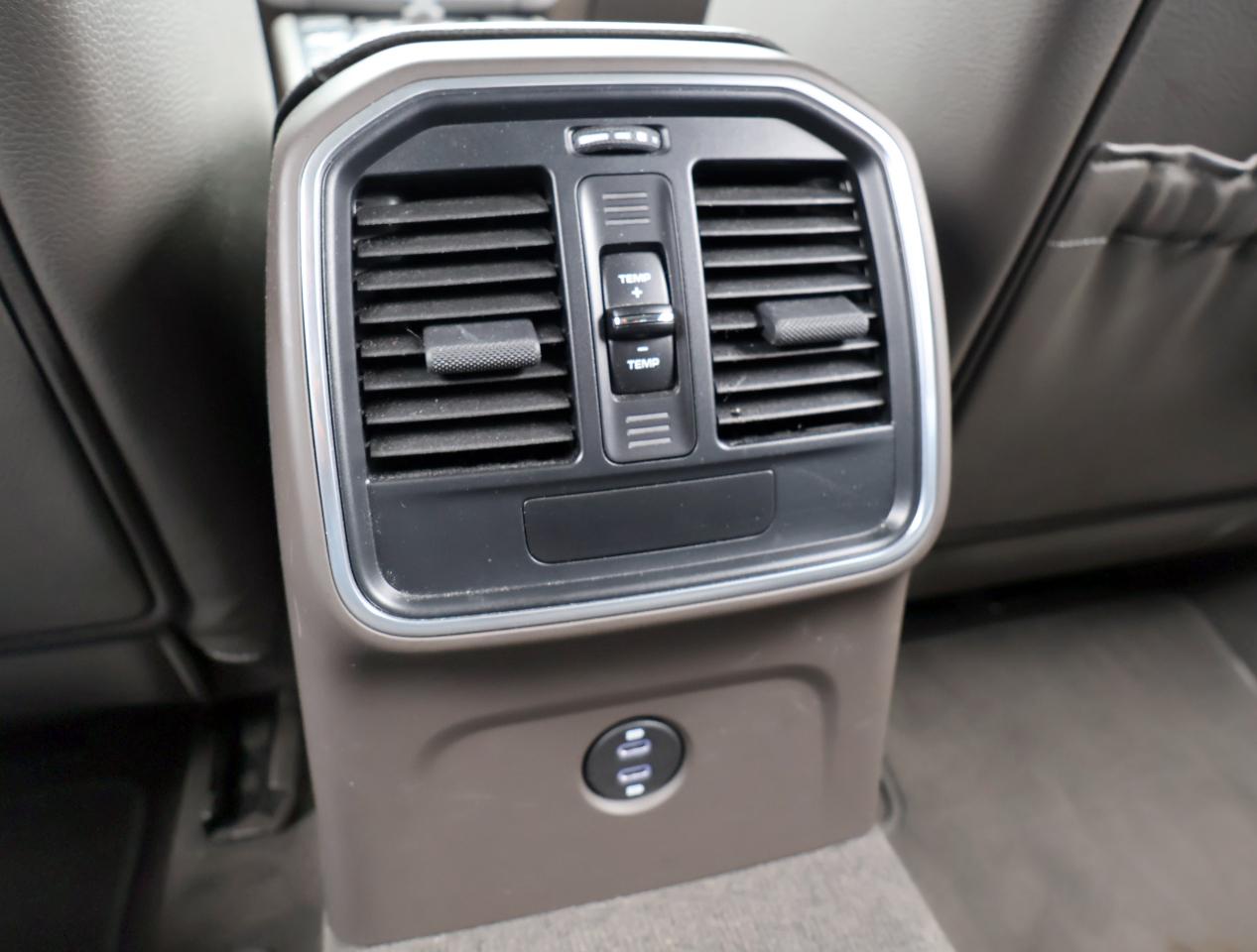 Porsche Macan Base 2021