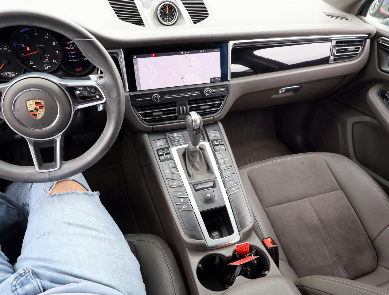 Porsche Macan Base 2021