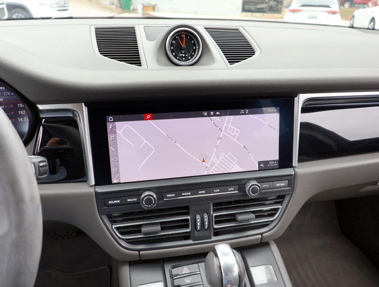 Porsche Macan Base 2021