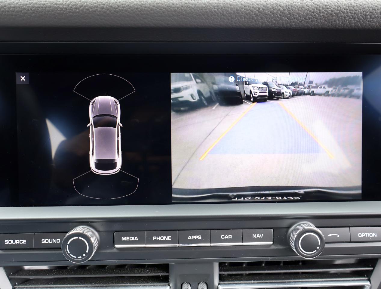 Porsche Macan Base 2021