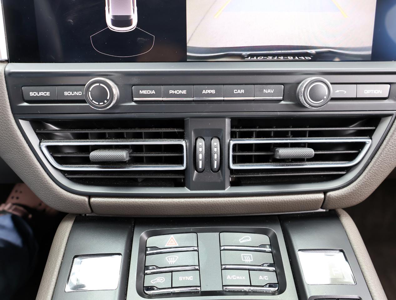 Porsche Macan Base 2021