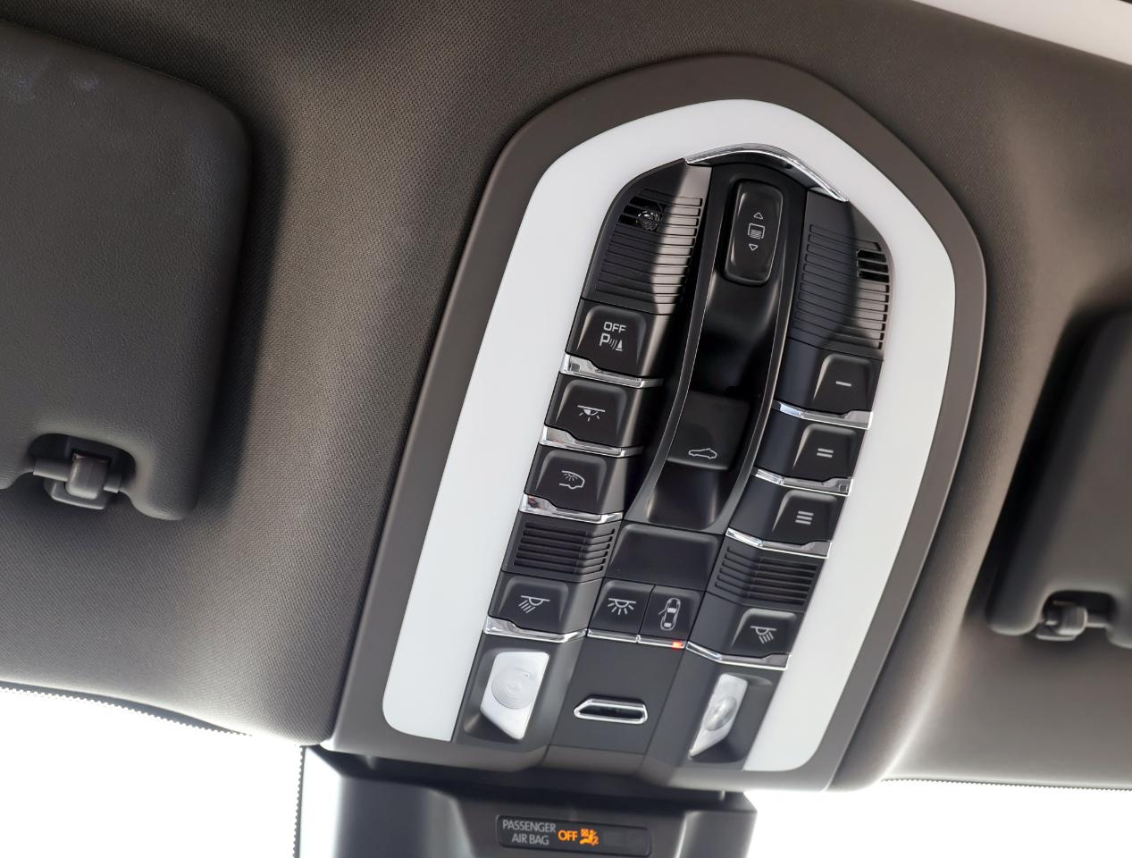 Porsche Macan Base 2021