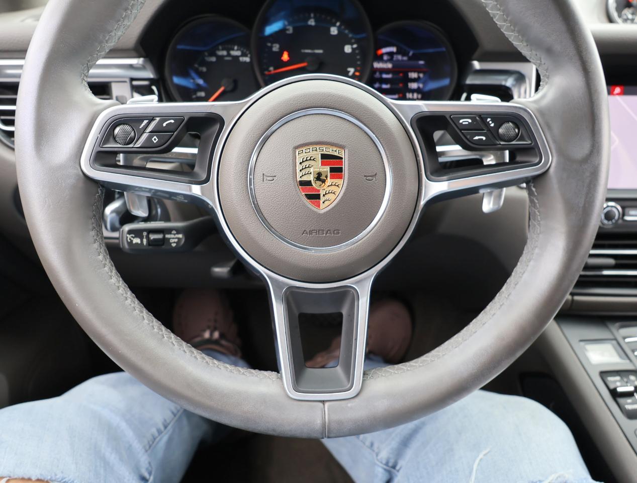 Porsche Macan Base 2021