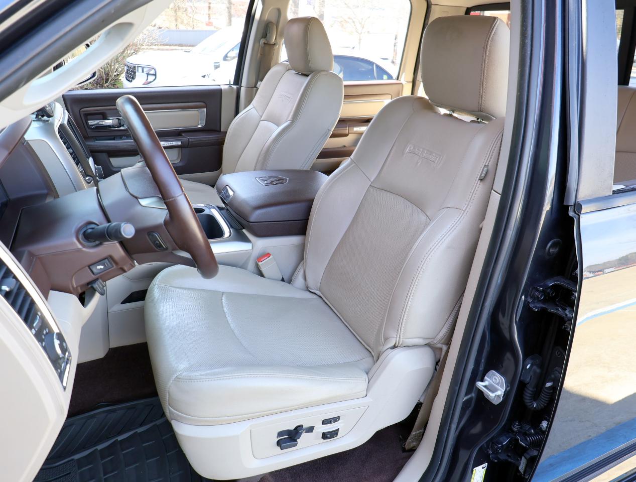 RAM 1500 Laramie Crew Cab LWB 4WD 2016