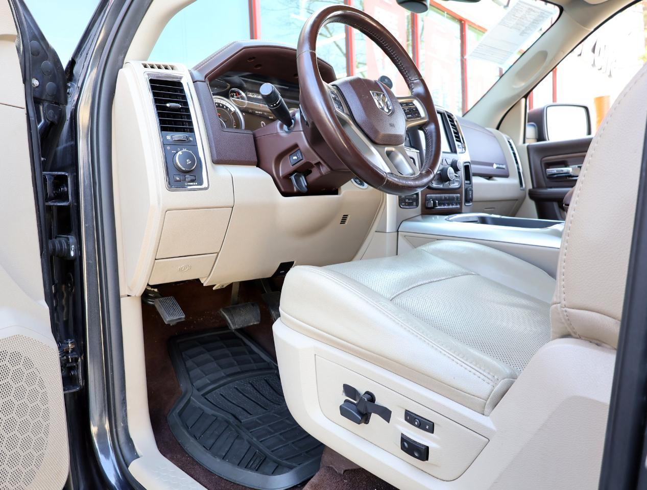 RAM 1500 Laramie Crew Cab LWB 4WD 2016