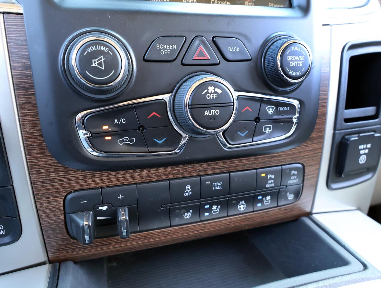 RAM 1500 Laramie Crew Cab LWB 4WD 2016