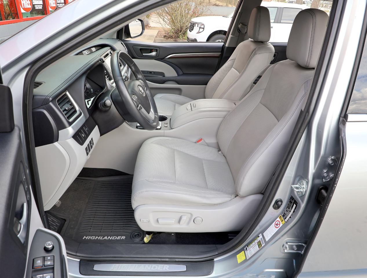 Toyota Highlander Limited FWD V6 2015