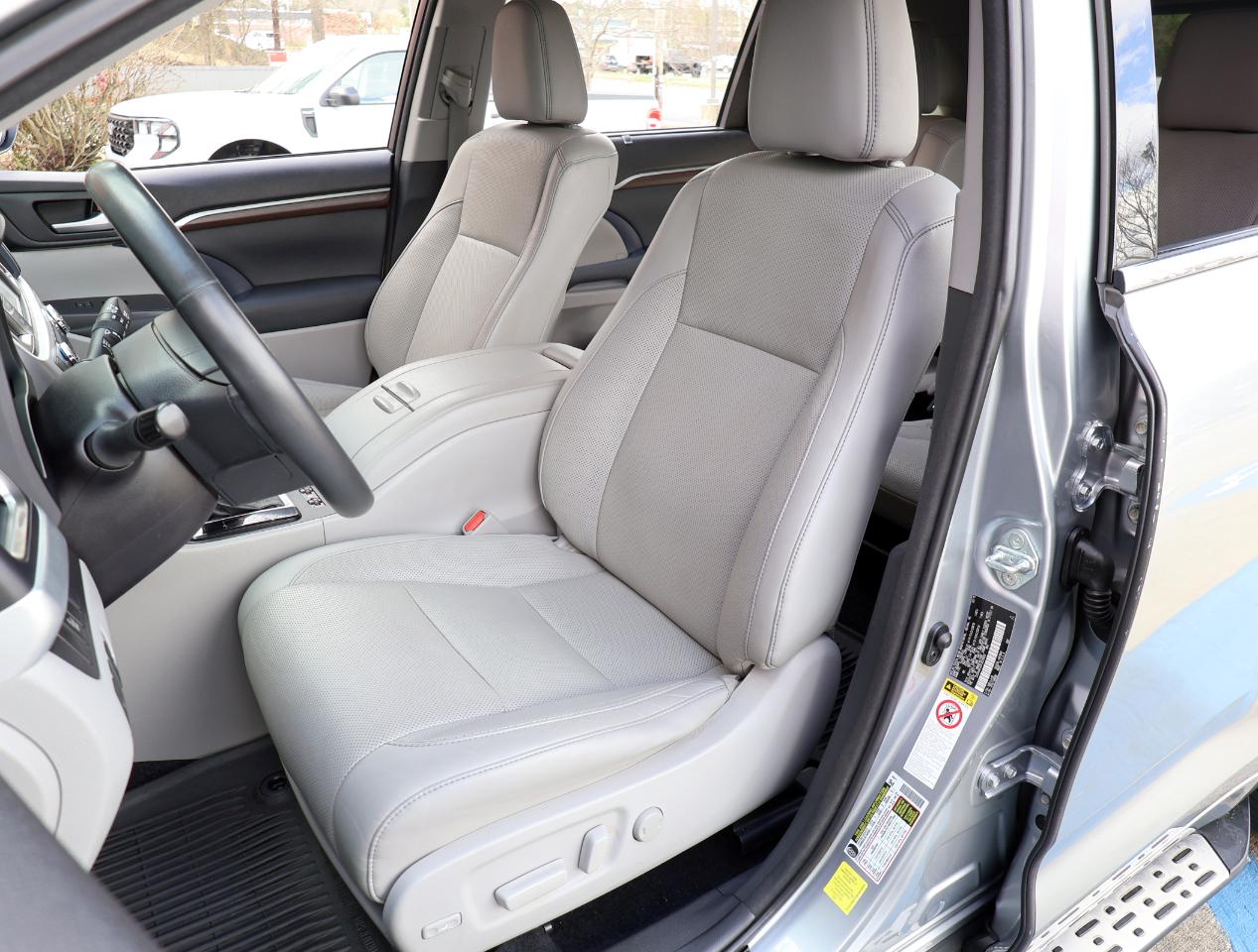 Toyota Highlander Limited FWD V6 2015