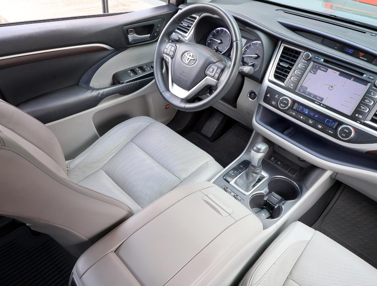 Toyota Highlander Limited FWD V6 2015
