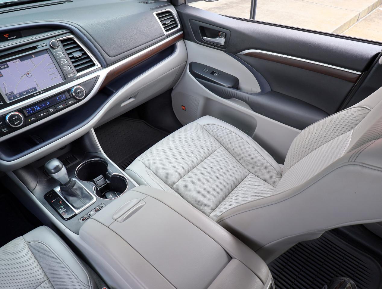 Toyota Highlander Limited FWD V6 2015