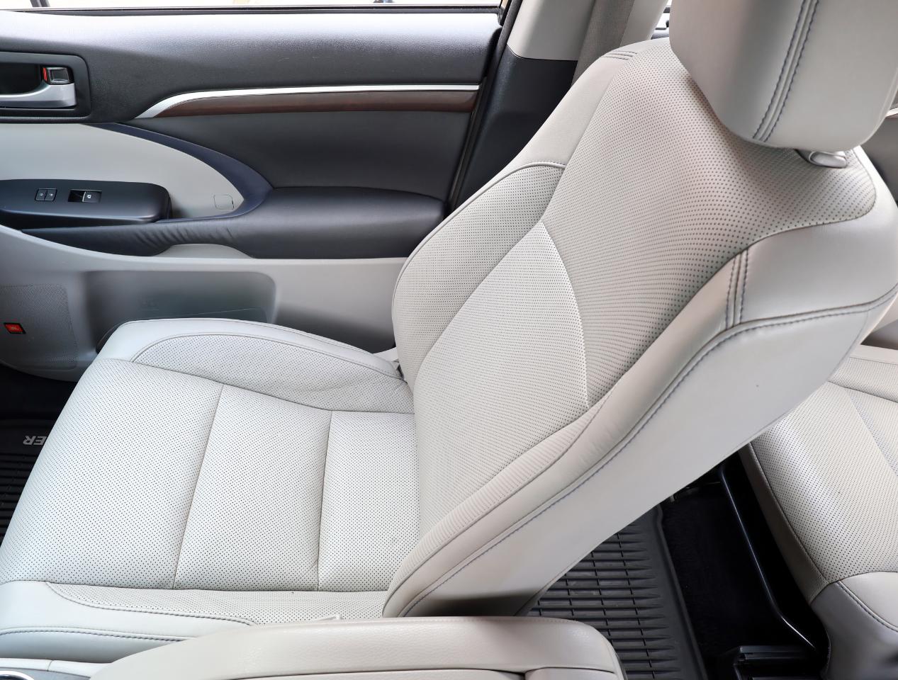 Toyota Highlander Limited FWD V6 2015