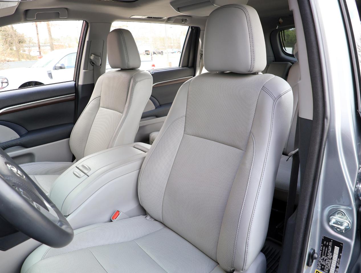 Toyota Highlander Limited FWD V6 2015