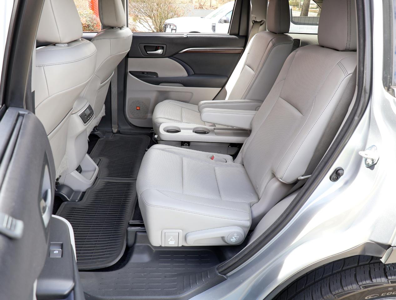 Toyota Highlander Limited FWD V6 2015