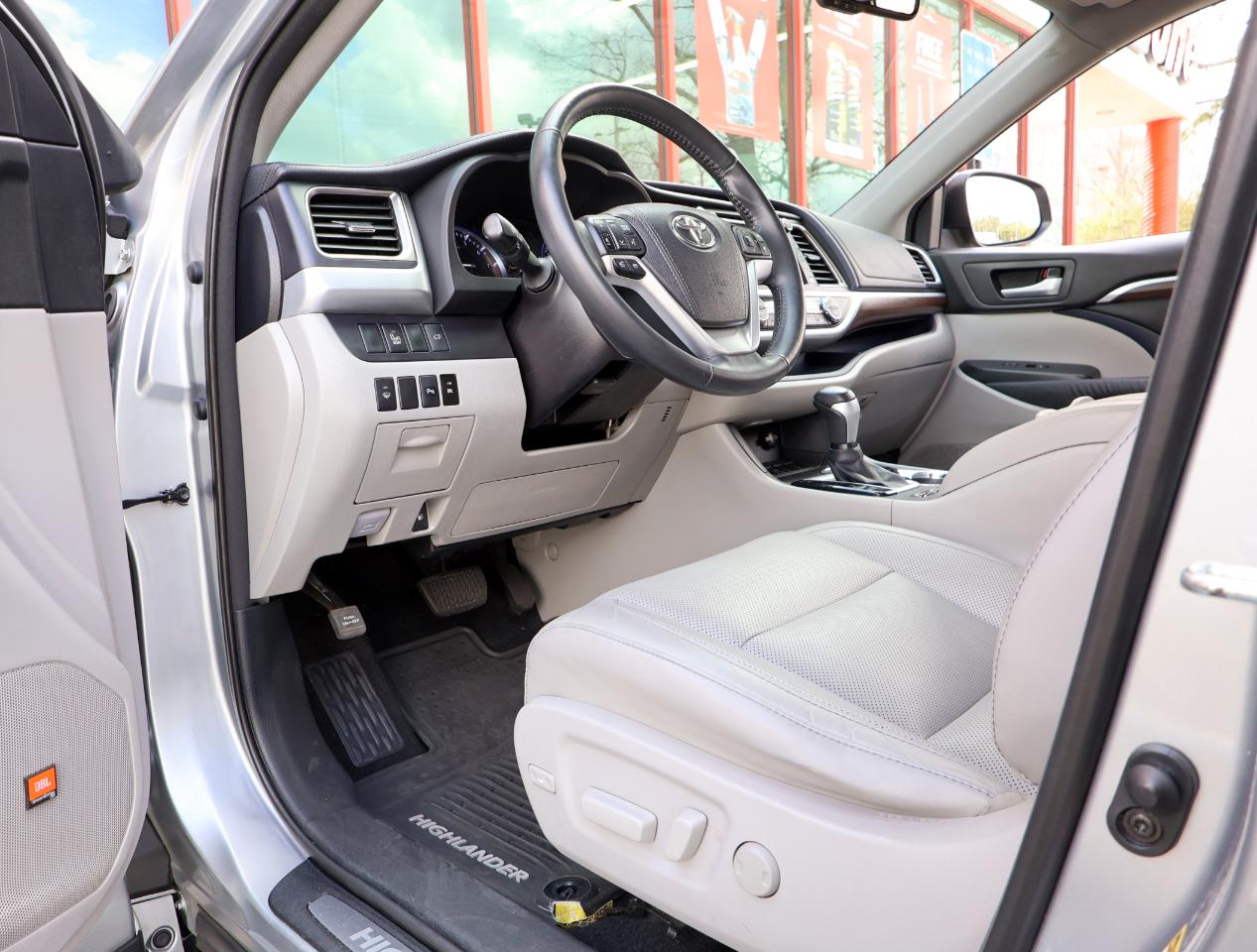 Toyota Highlander Limited FWD V6 2015