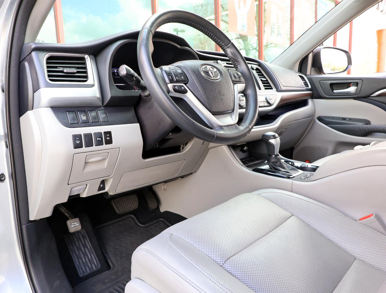 Toyota Highlander Limited FWD V6 2015