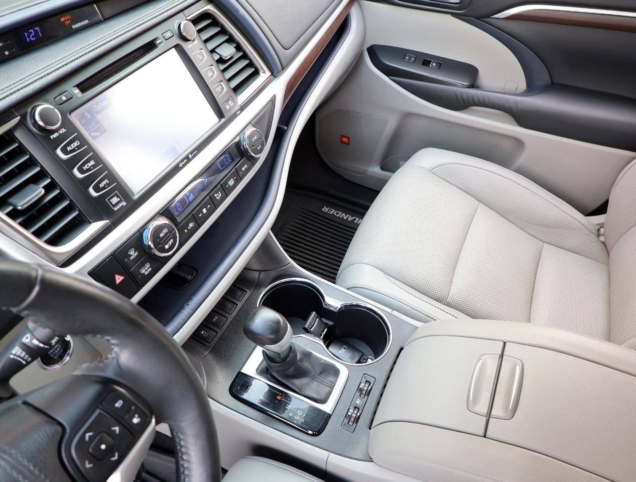 Toyota Highlander Limited FWD V6 2015