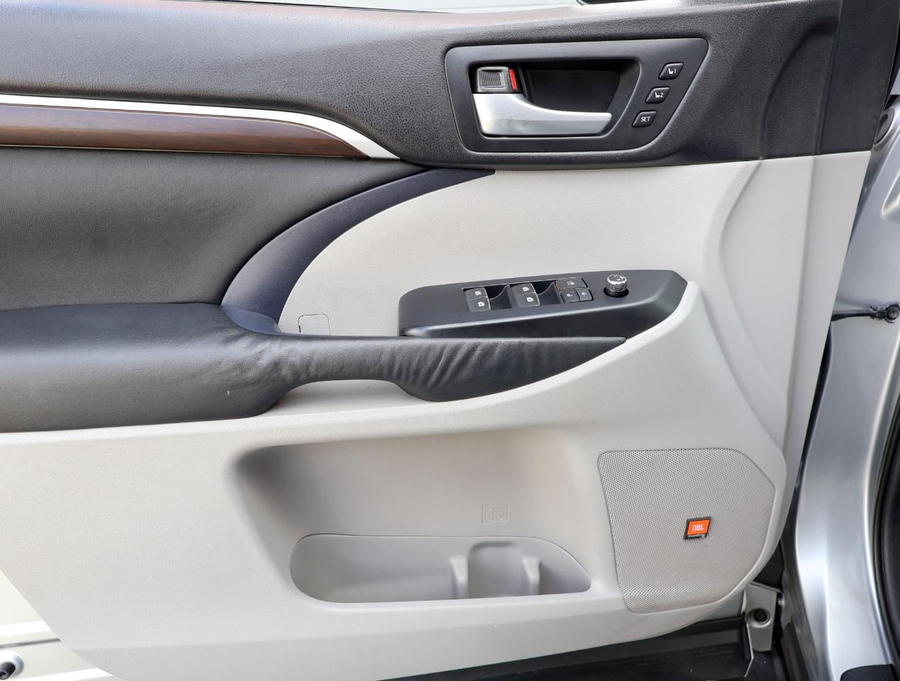 Toyota Highlander Limited FWD V6 2015