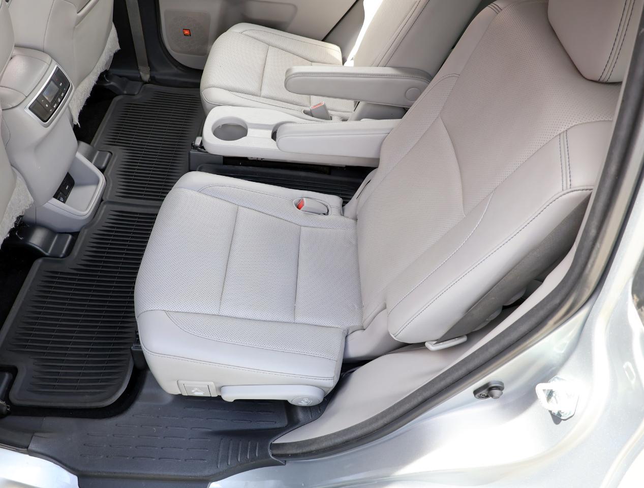 Toyota Highlander Limited FWD V6 2015