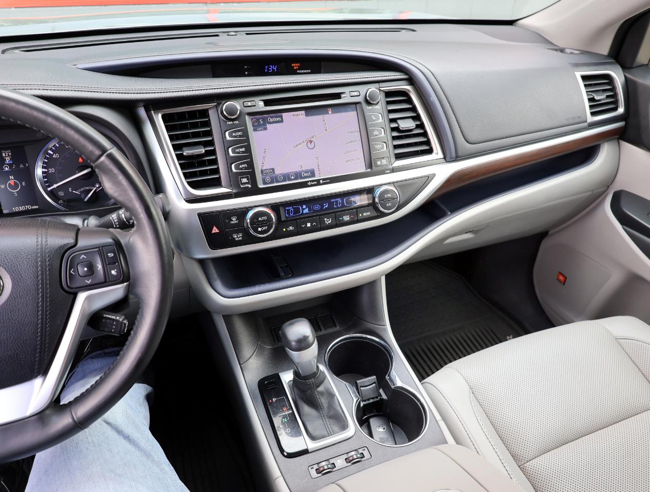 Toyota Highlander Limited FWD V6 2015