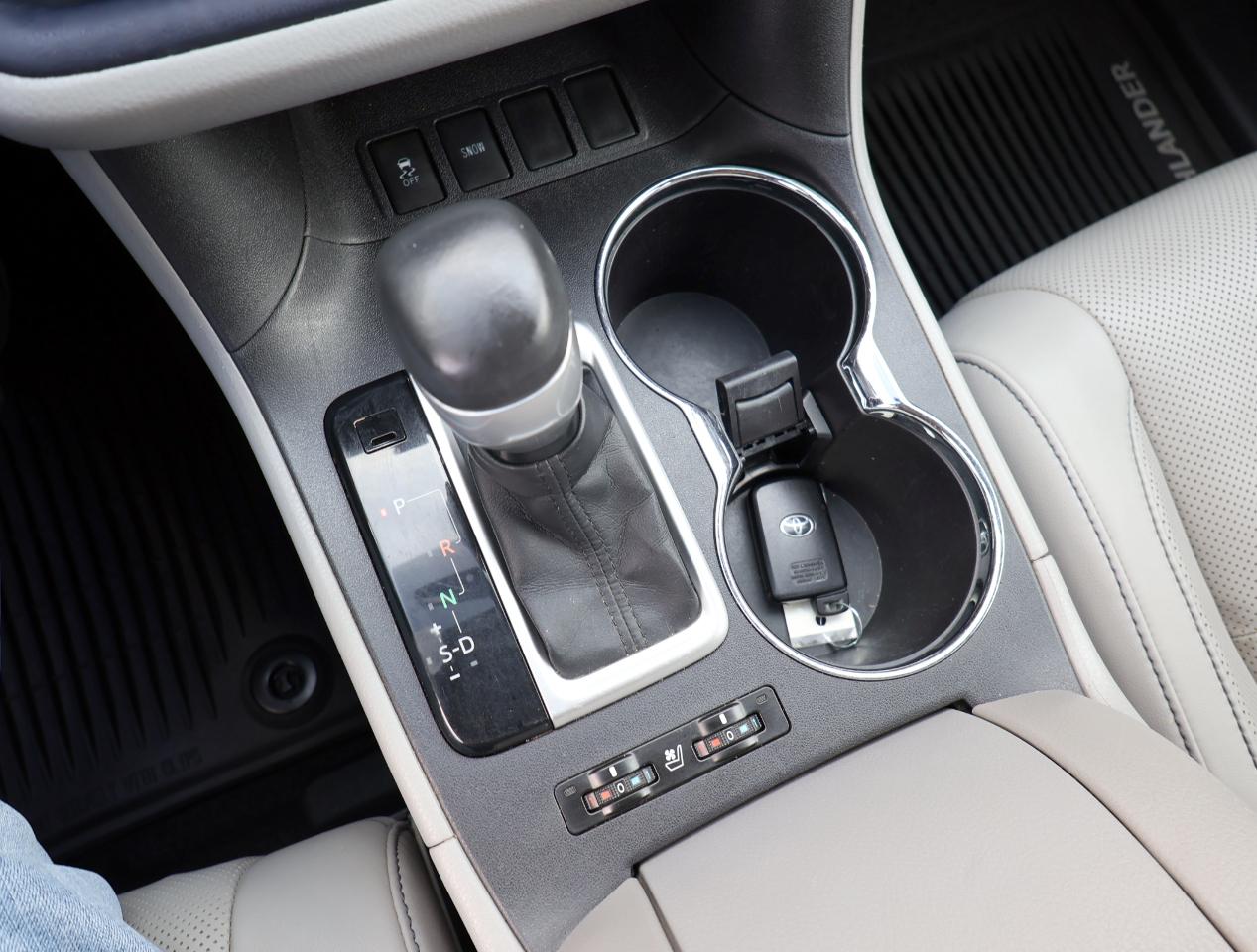 Toyota Highlander Limited FWD V6 2015