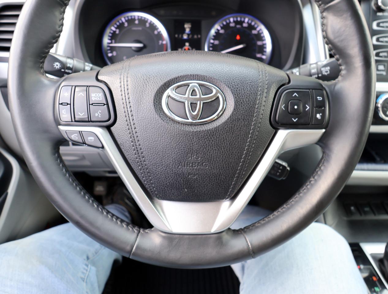 Toyota Highlander Limited FWD V6 2015