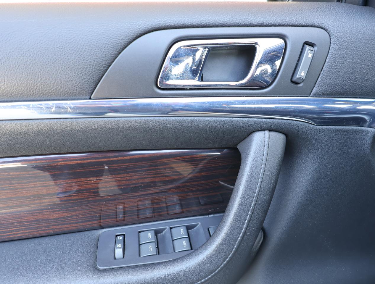 Lincoln MKS 3.7L FWD 2010