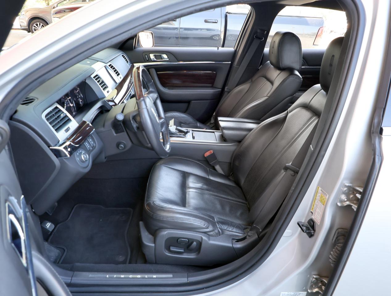 Lincoln MKS 3.7L FWD 2010