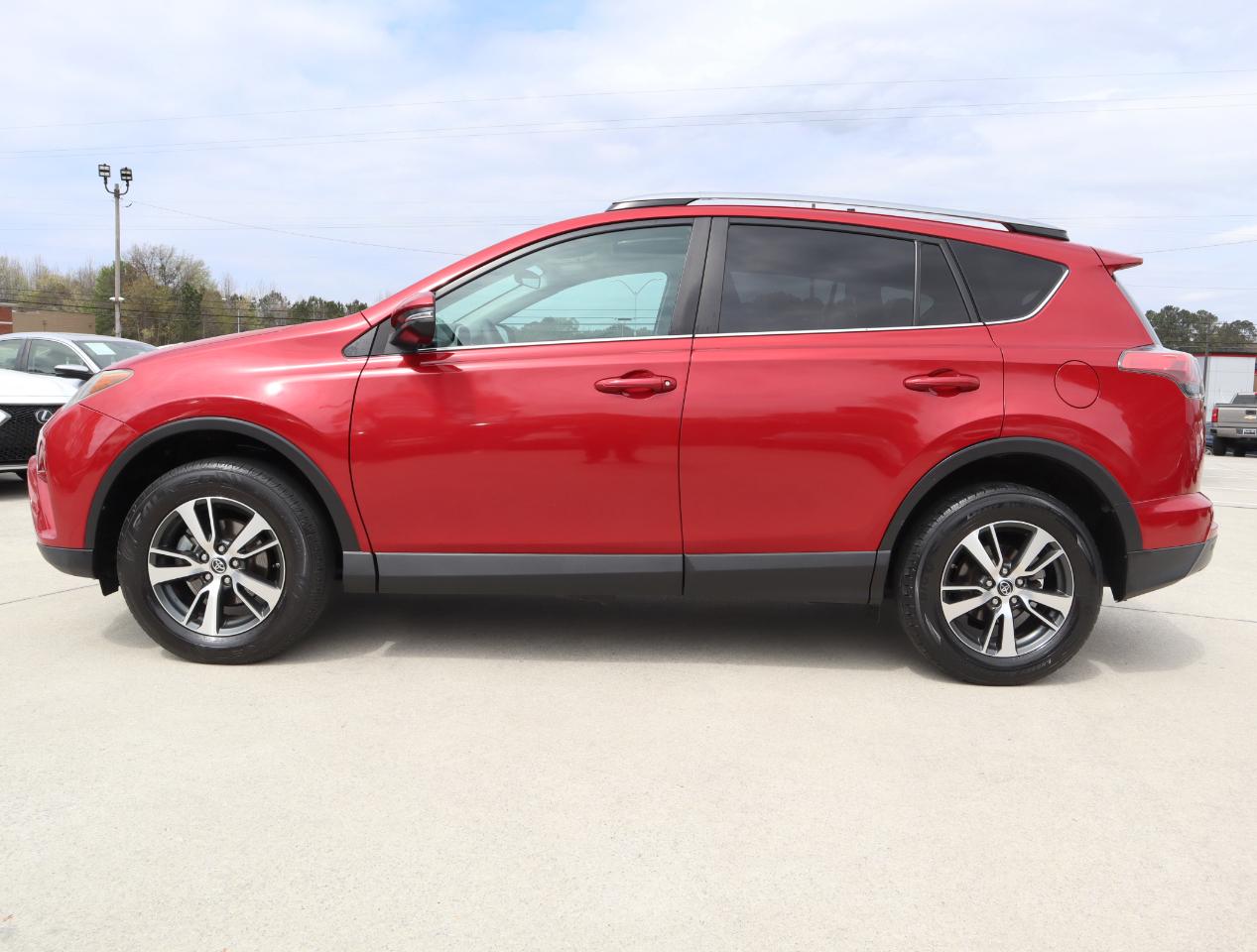 Toyota RAV4 XLE FWD 2017