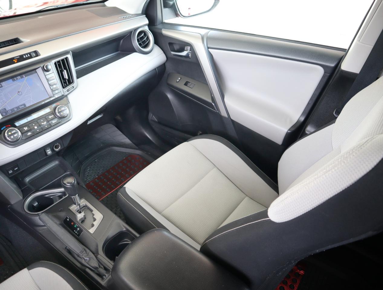 Toyota RAV4 XLE FWD 2017