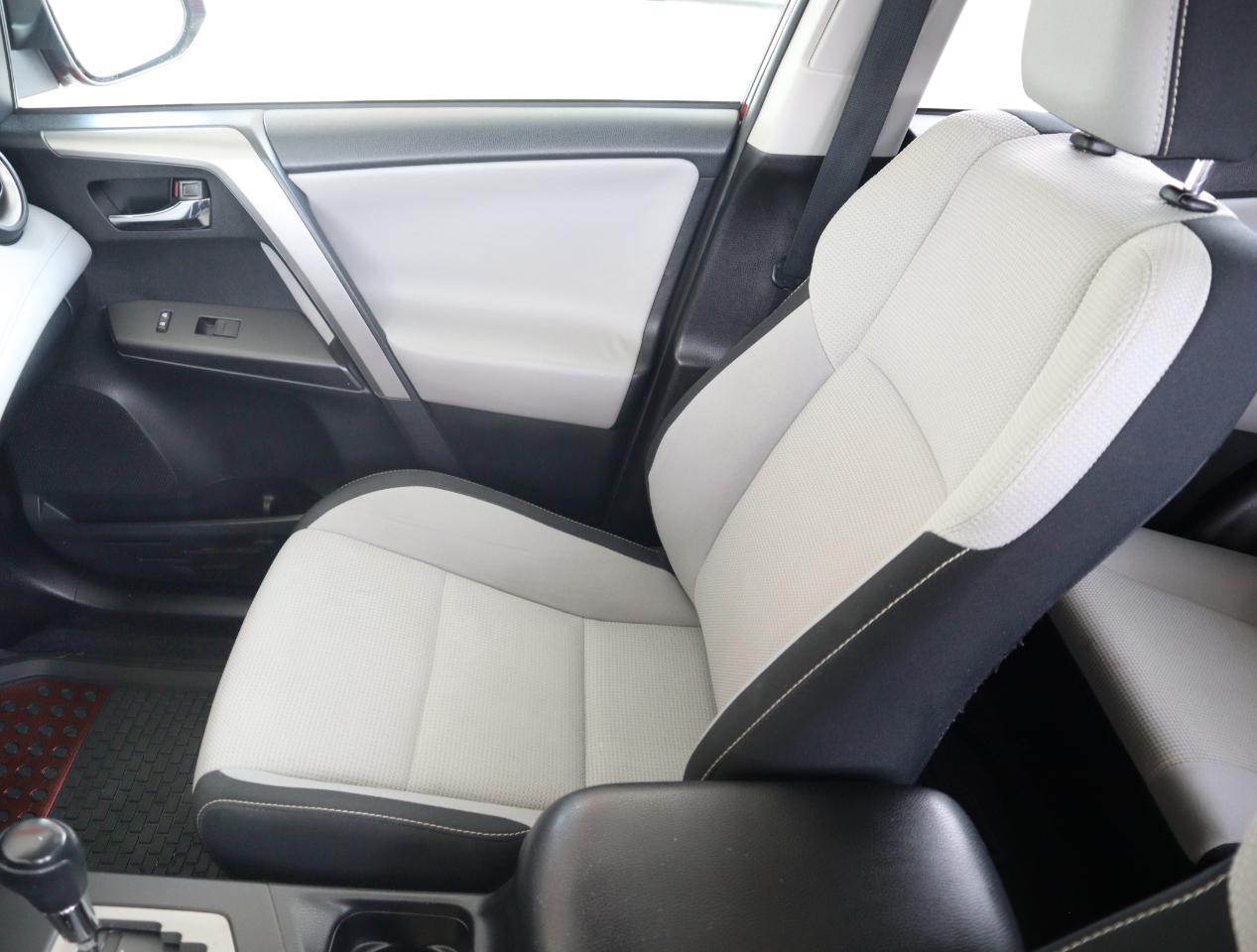 Toyota RAV4 XLE FWD 2017