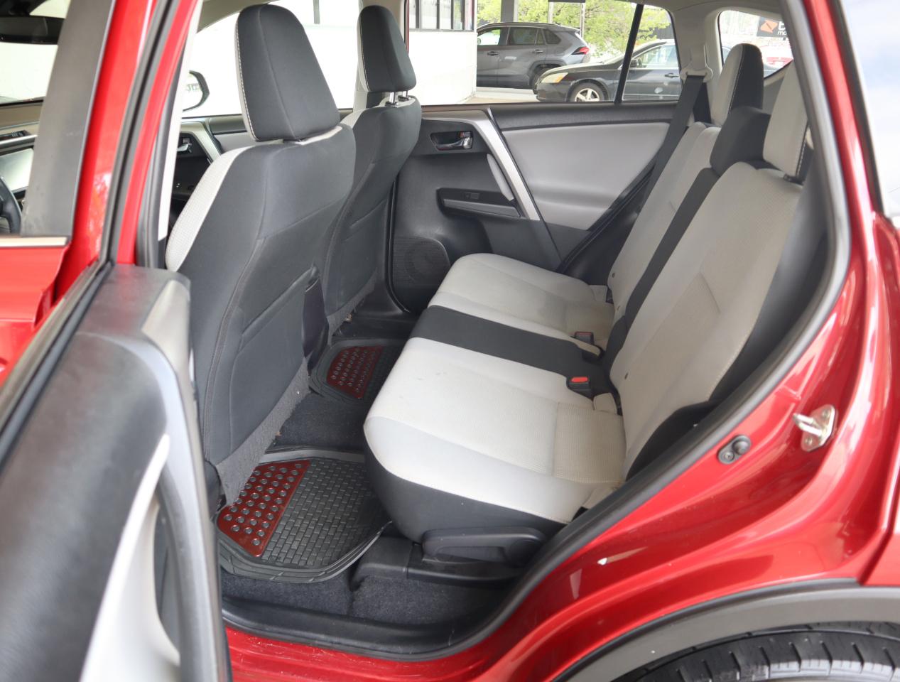 Toyota RAV4 XLE FWD 2017