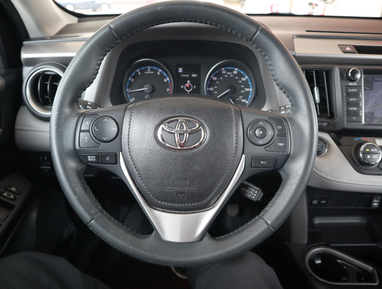 Toyota RAV4 XLE FWD 2017