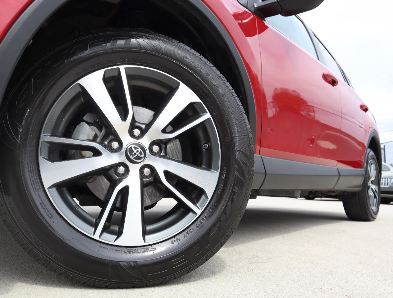 Toyota RAV4 XLE FWD 2017