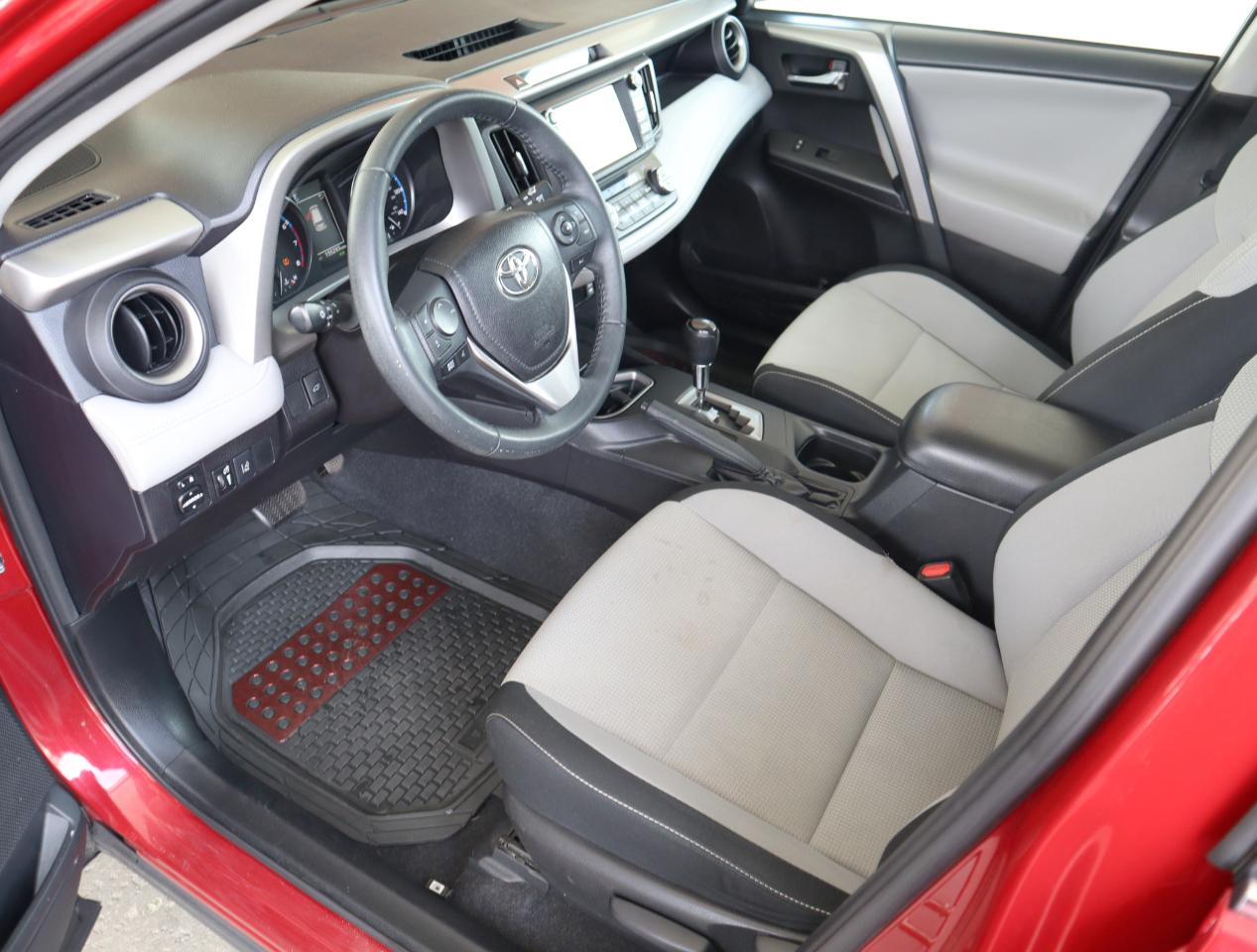 Toyota RAV4 XLE FWD 2017