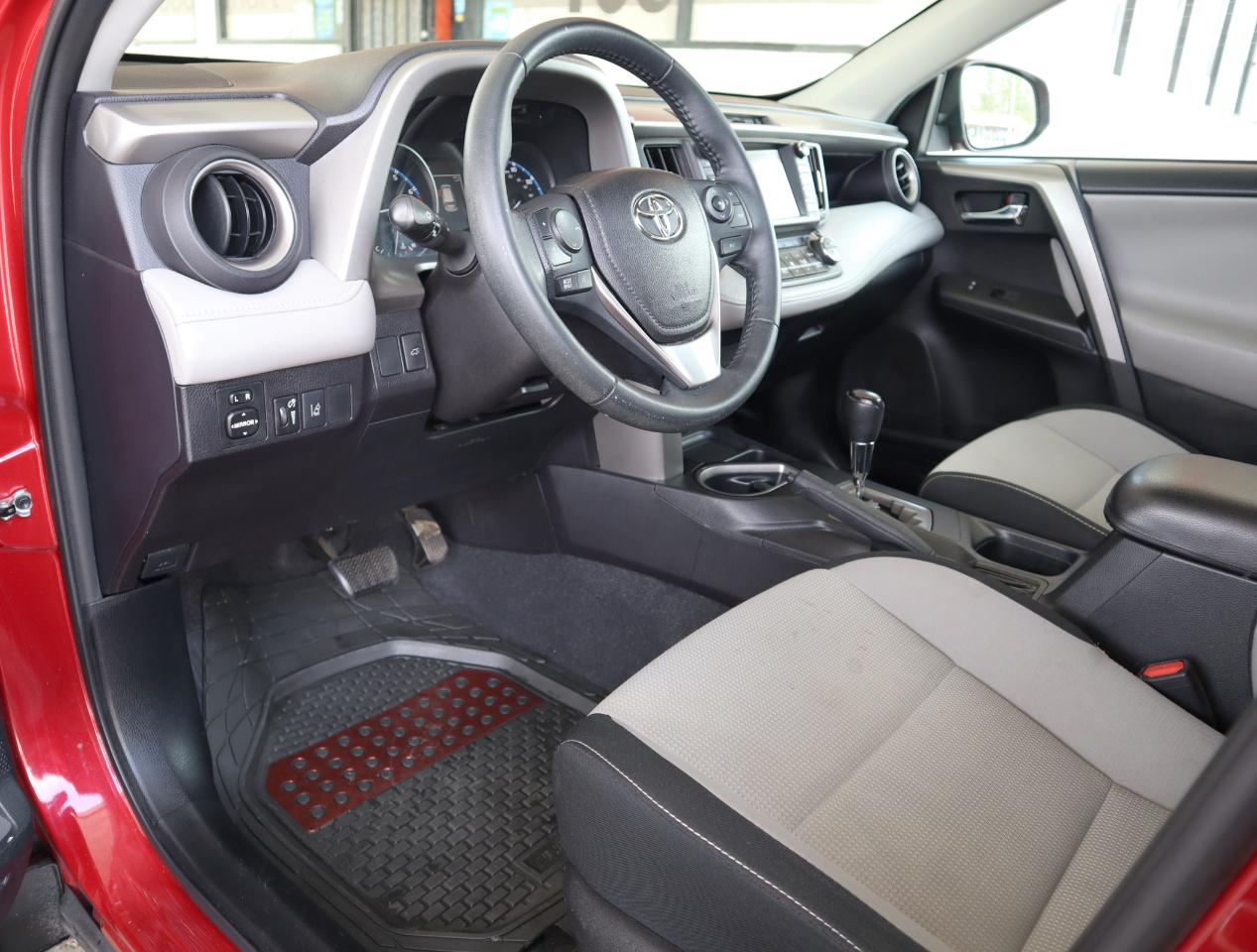 Toyota RAV4 XLE FWD 2017