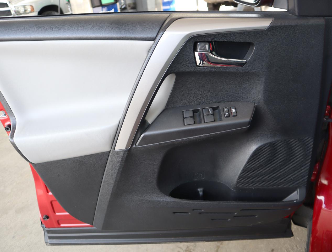 Toyota RAV4 XLE FWD 2017