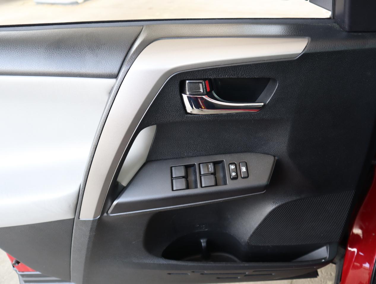 Toyota RAV4 XLE FWD 2017